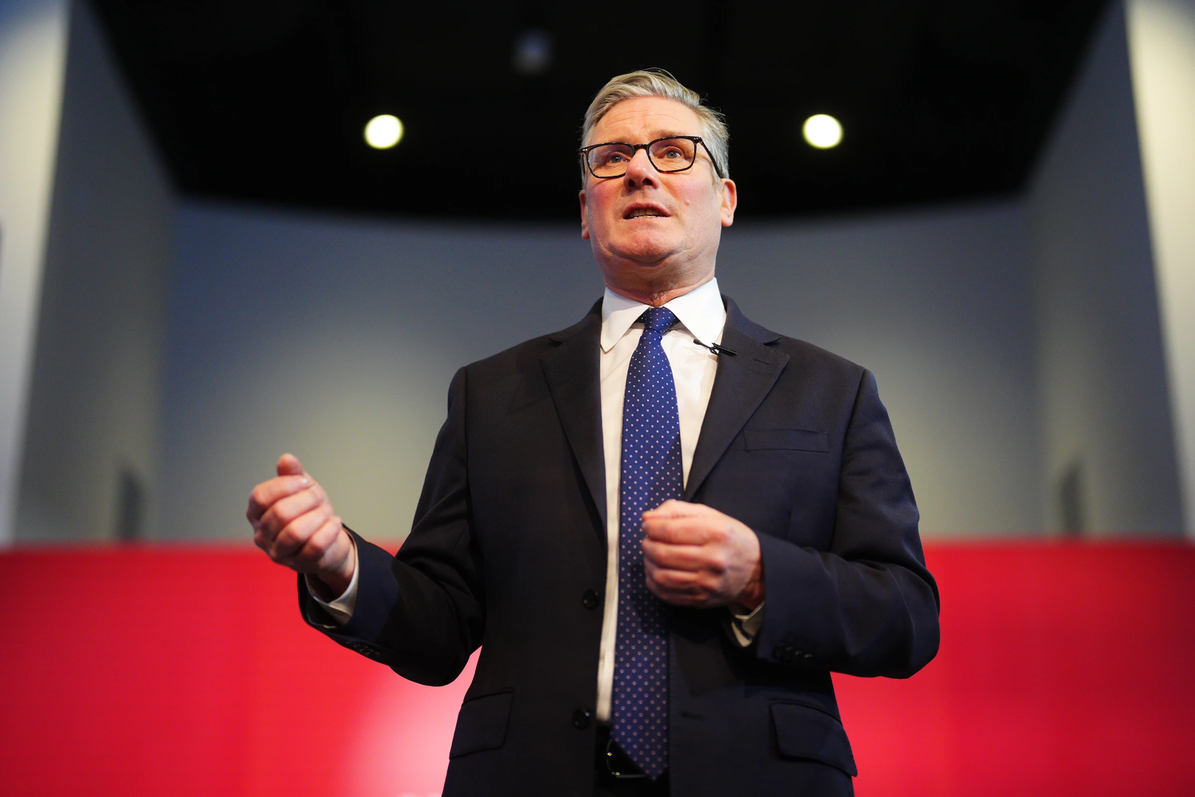 Starmer Faces Leadership Challenge Amid Labour Dissent
