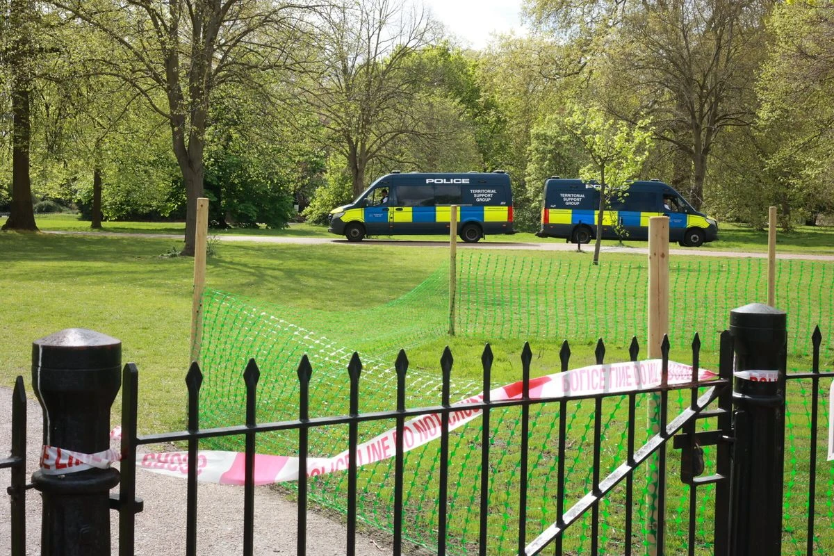 Metropolitan Police Investigate Kensington Gardens for Terrorism Links