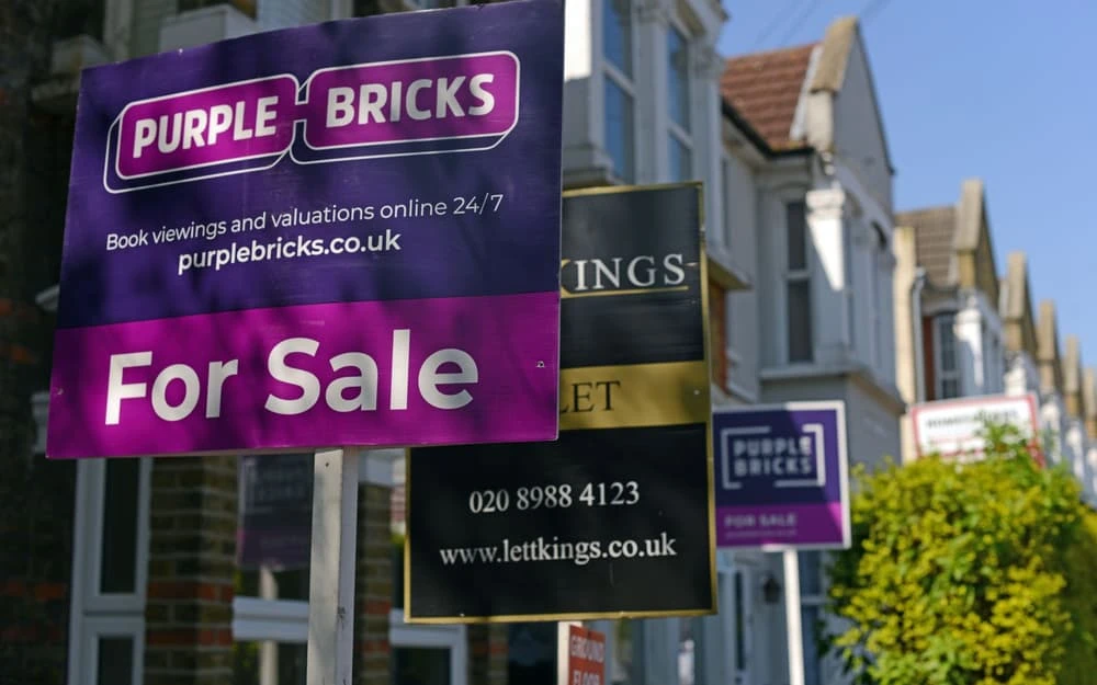 London Homeowners Sell Properties at Record Losses