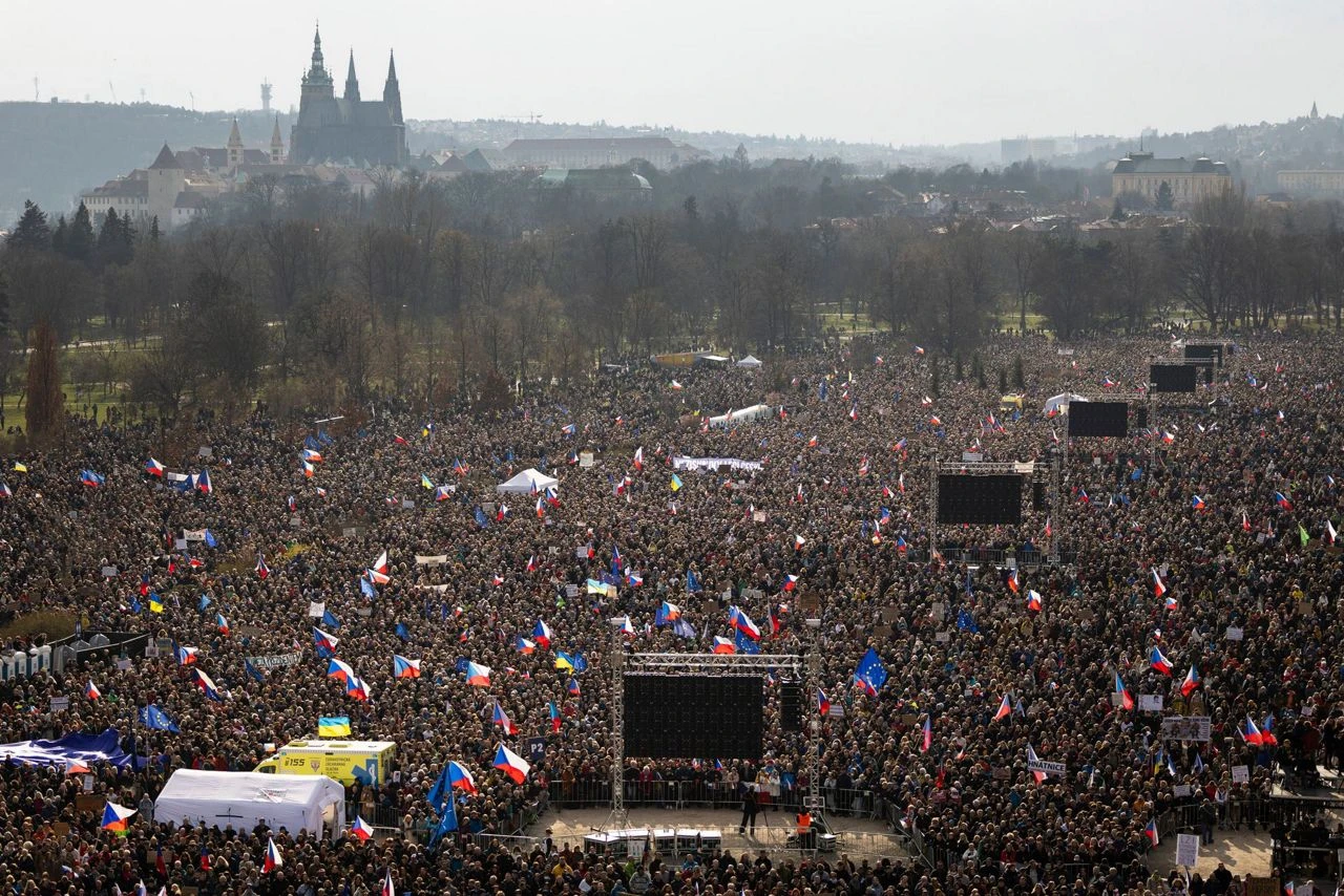 Over 200000 Protest in Prague Against Babiš Government