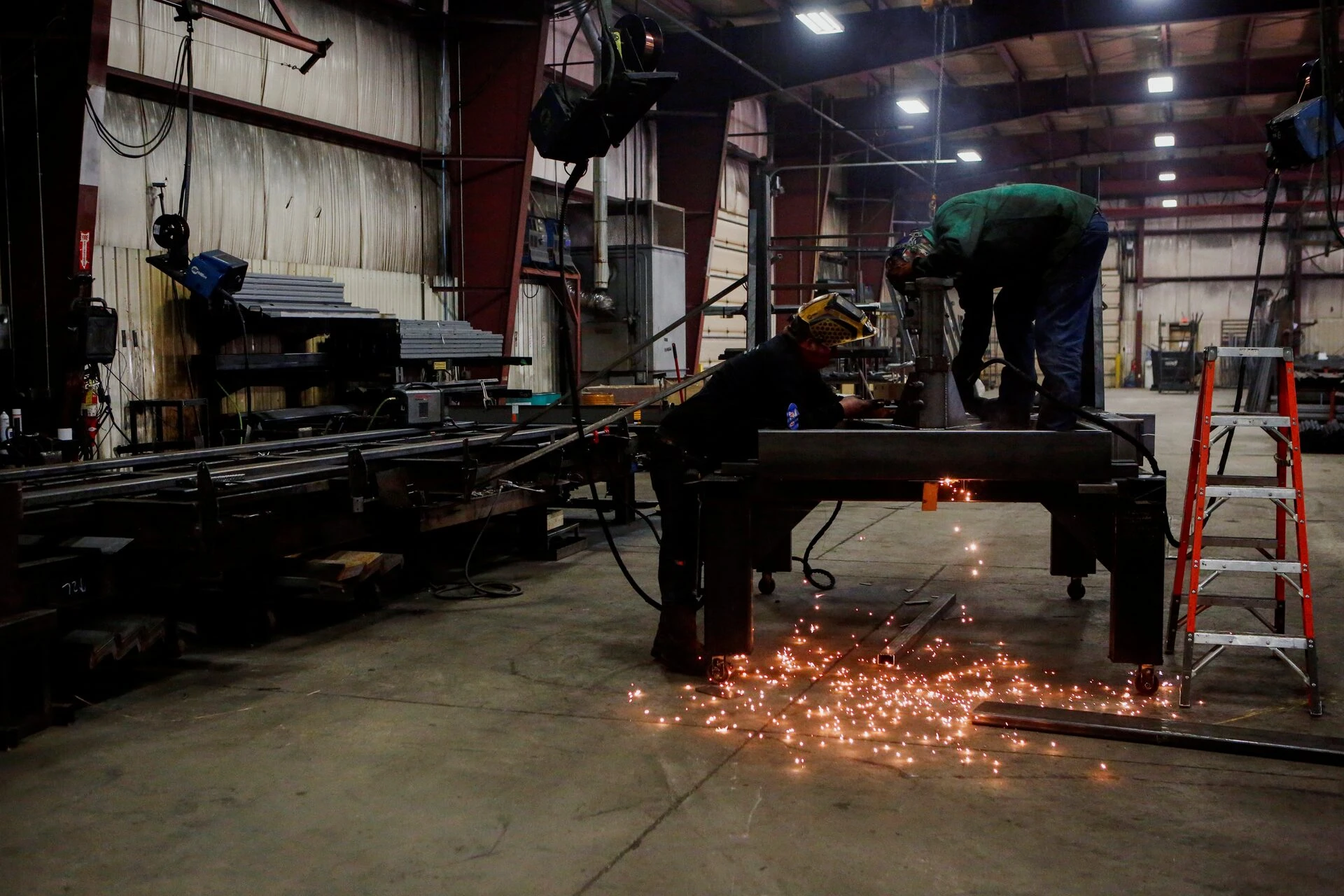 U.S. manufacturing output rises 0.6% in January