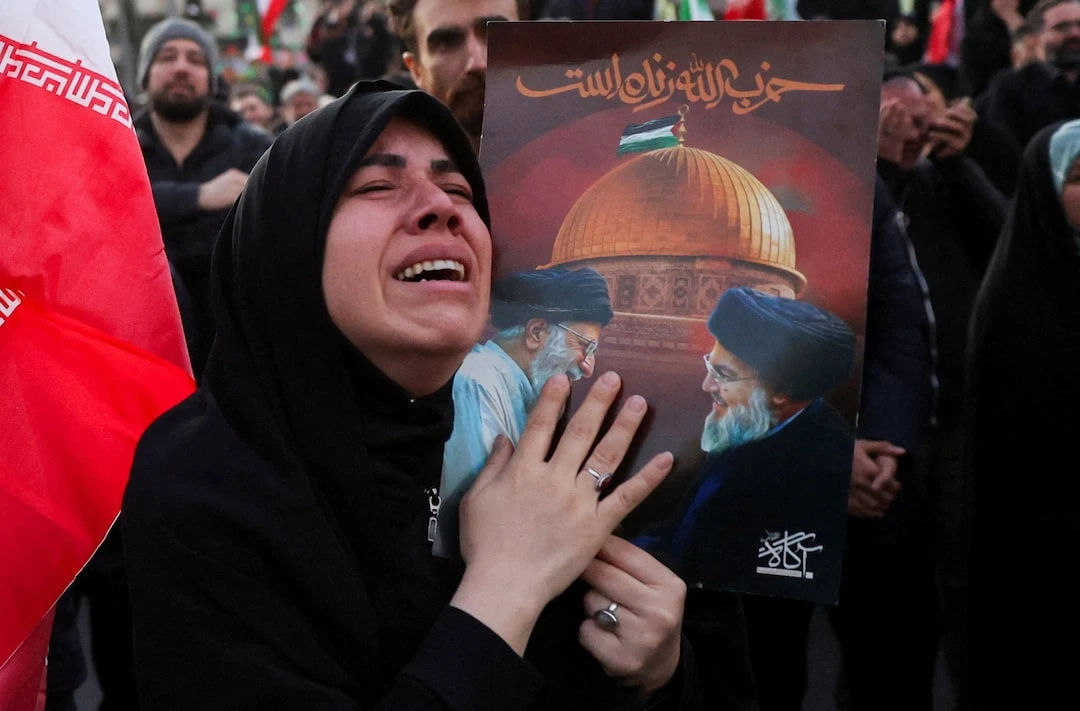 Iran Delays Khamenei Funeral Amid Ongoing Mourning