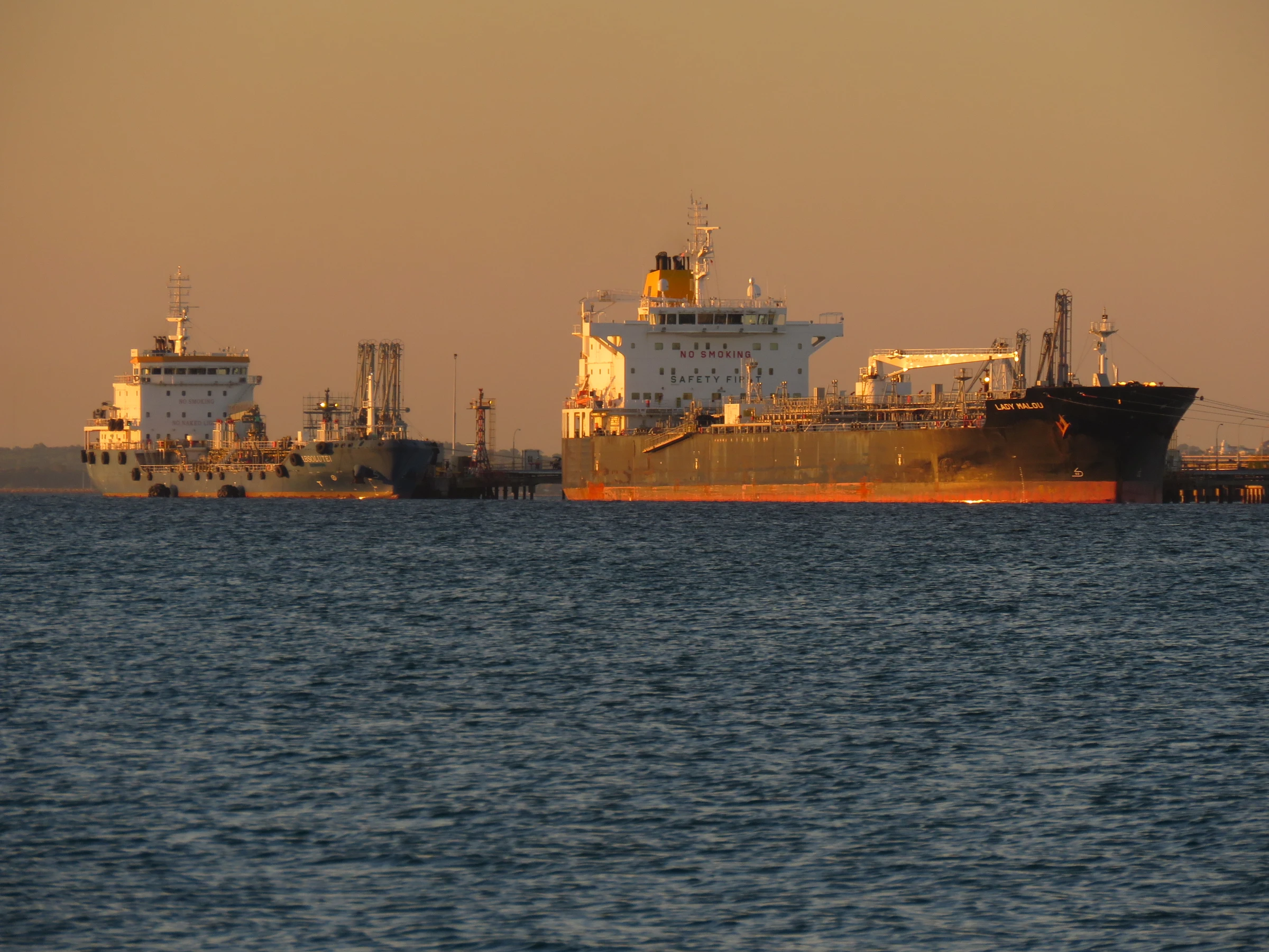China's oil trade faces hurdles amid US sanctions