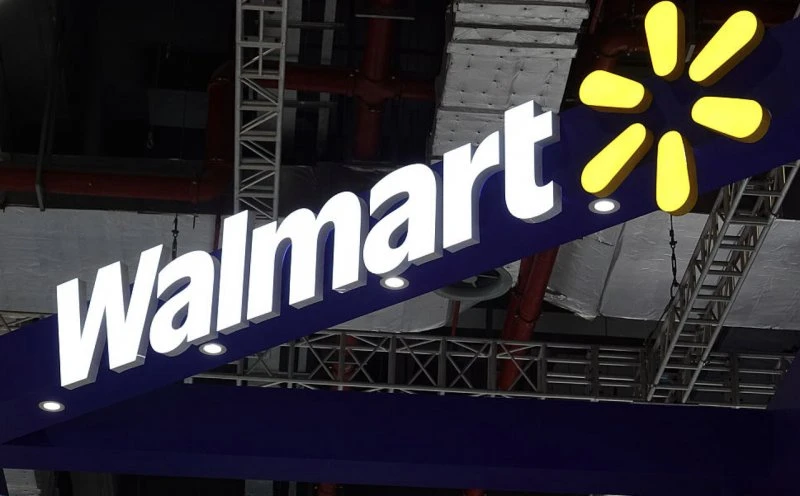 Walmart becomes first retailer to reach $1 trillion valuation
