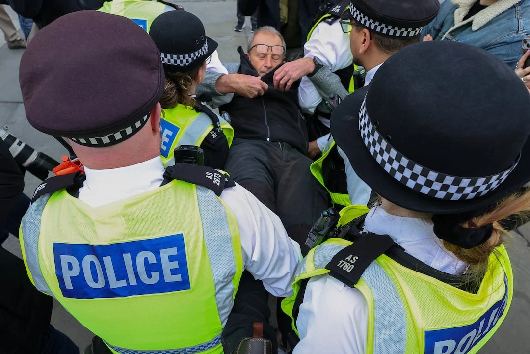 Protesters Arrested for Breaching Wormwood Scrubs Prison Grounds
