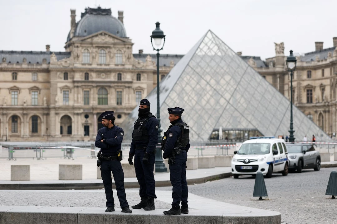 Surveillance Footage Reveals Louvre Heist Details