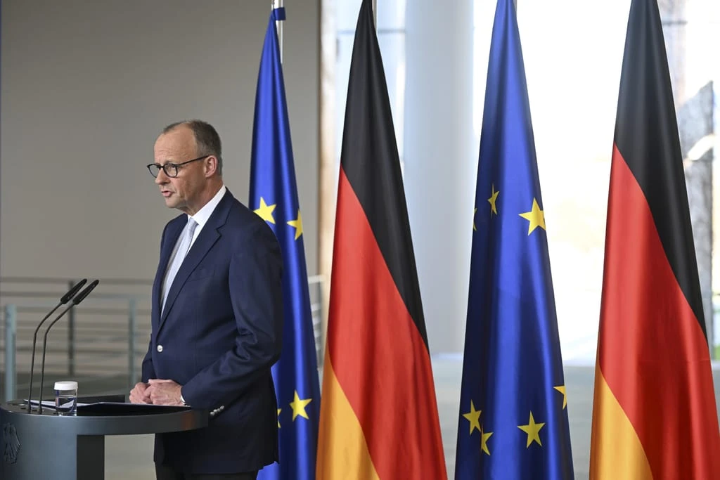 Starmer and Merz Seek Stronger Anglo-German Defense Ties
