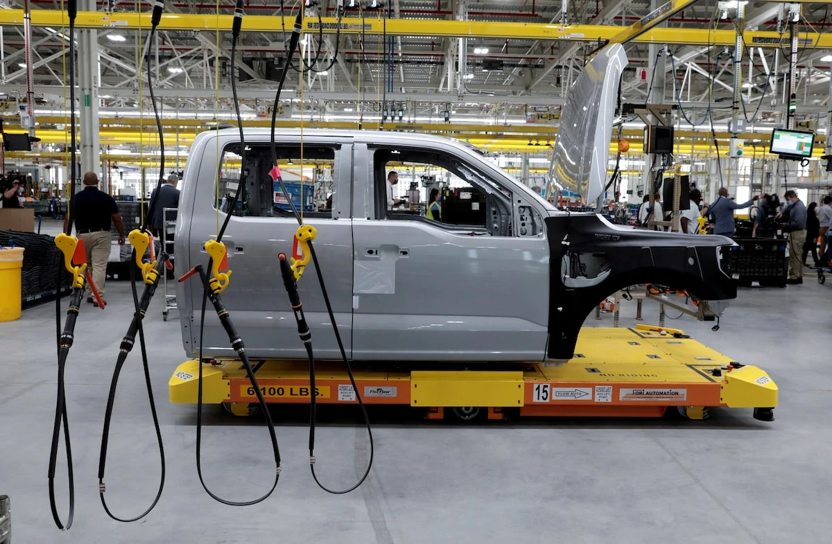 Automakers Adjust Strategies Amid EV Registration Decline