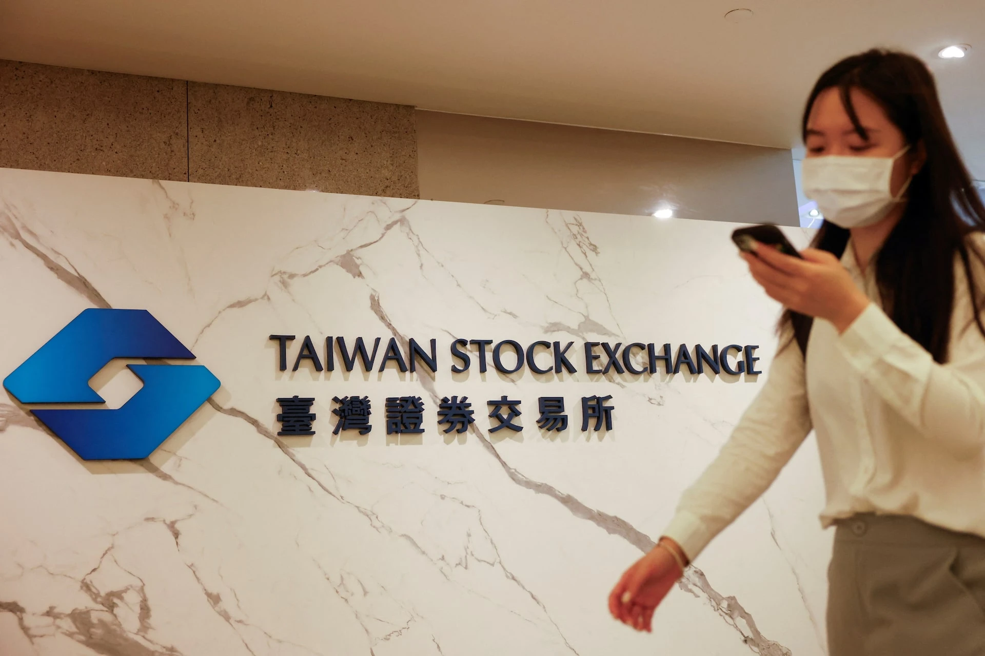 Taiwan Overtakes China in Emerging Markets Index Weighting