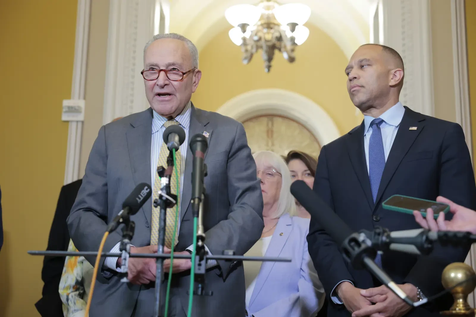 US Government Shutdown Enters Third Day Amid Stalemate
