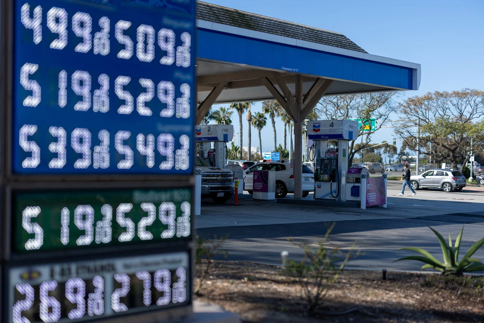 Analysts Adjust Oil Price Forecasts Amid Iran Conflict