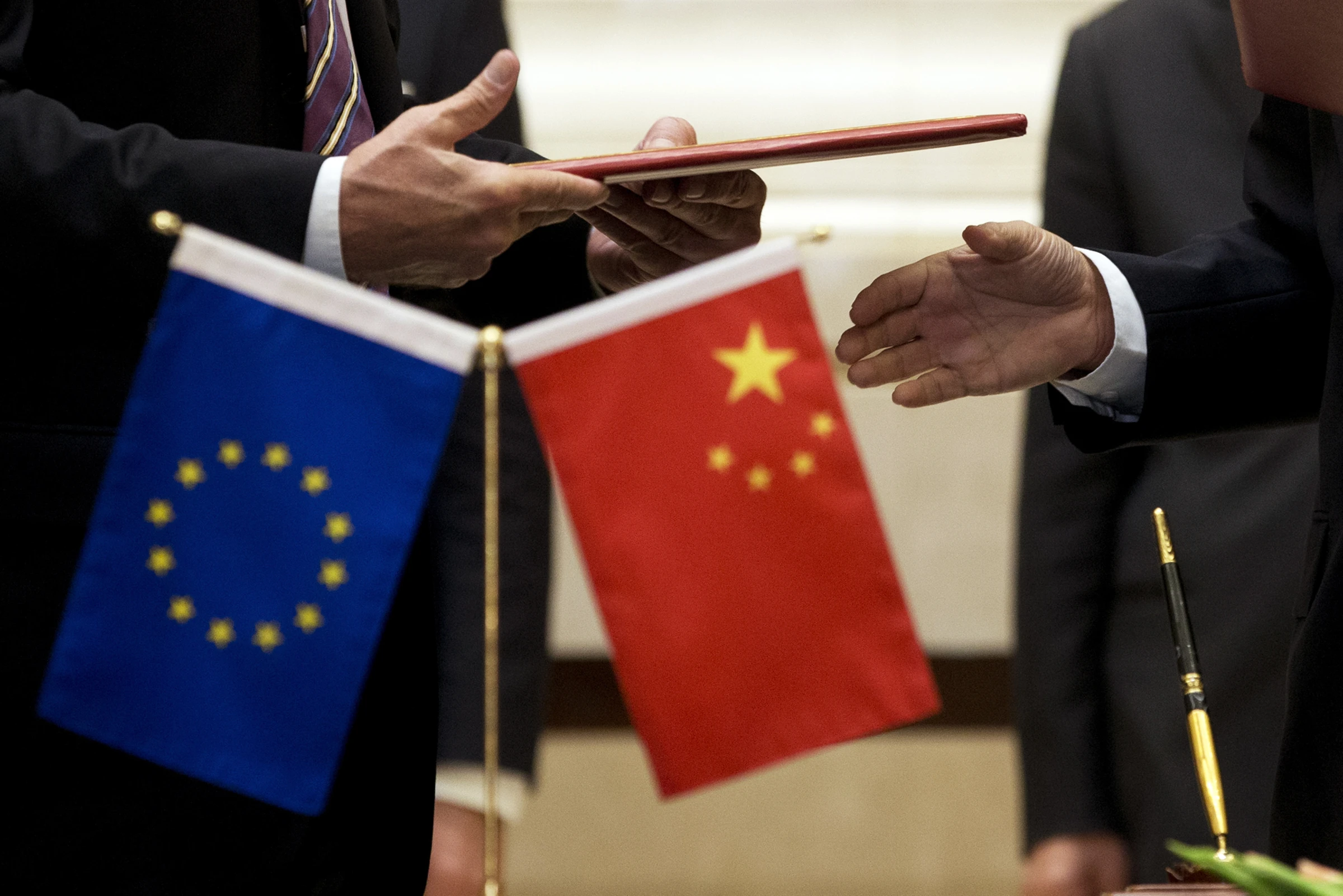 EU Rejects US Approach to China Relations
