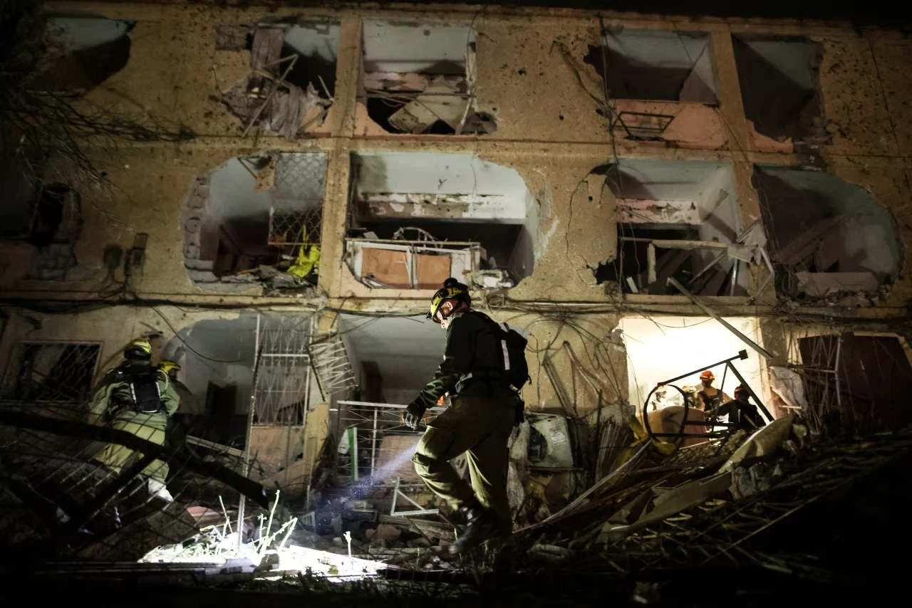 Iranian Missile Strikes Injure Over 160 in Israel