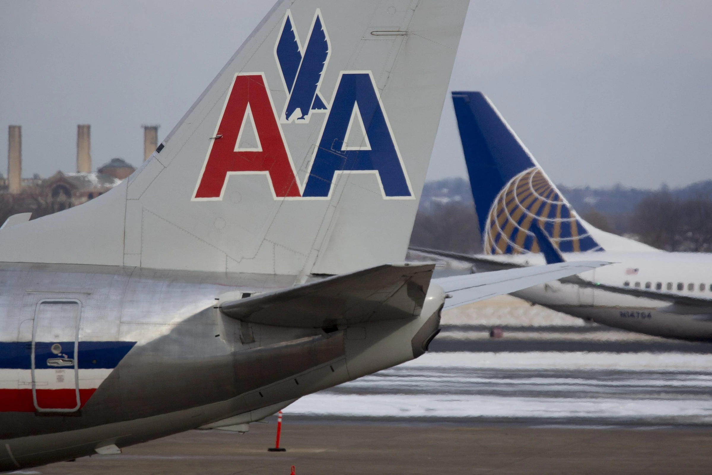 United Airlines CEO proposes merger with American Airlines