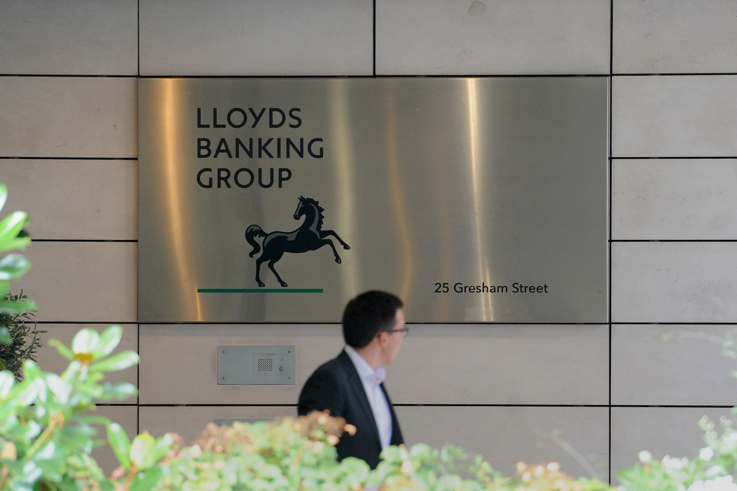 Lloyds Banking Group Bypasses Legal Action on Car Finance Scheme