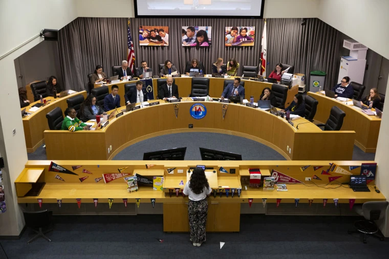 Los Angeles School District Limits Classroom Screen Time