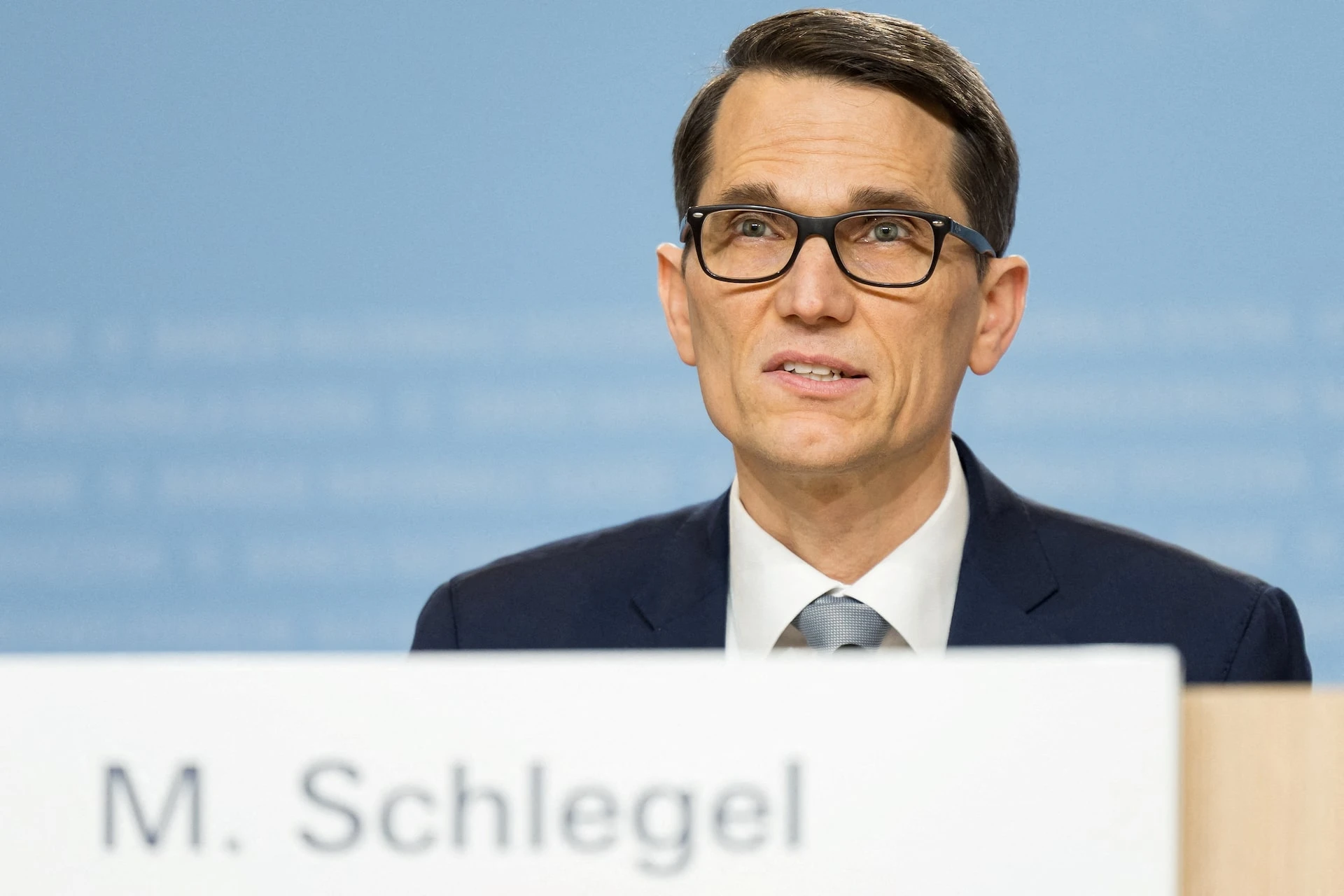 SNB Chairman Warns of Slower Growth and Inflation