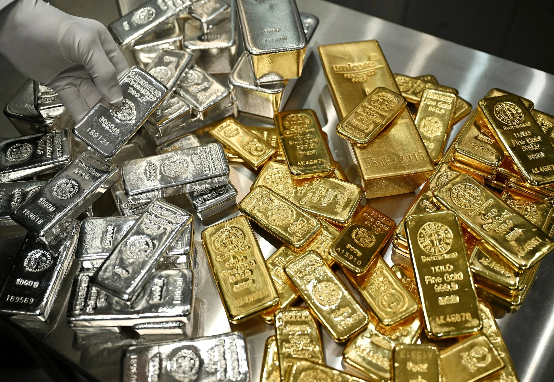 Gold Prices Hit Record High Amid Geopolitical Tensions