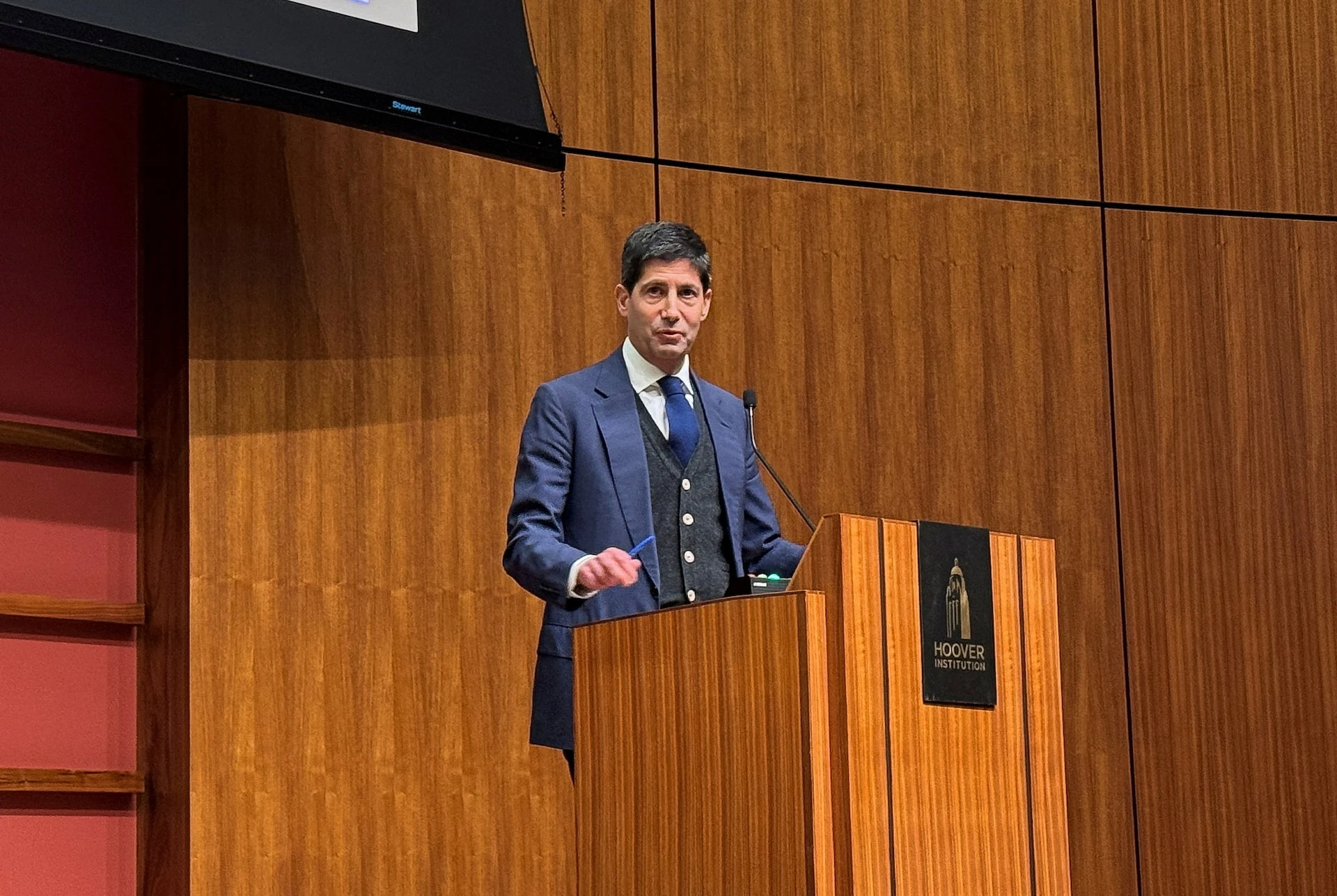 Warsh Faces Scrutiny Over Interest Rates in Fed Nomination
