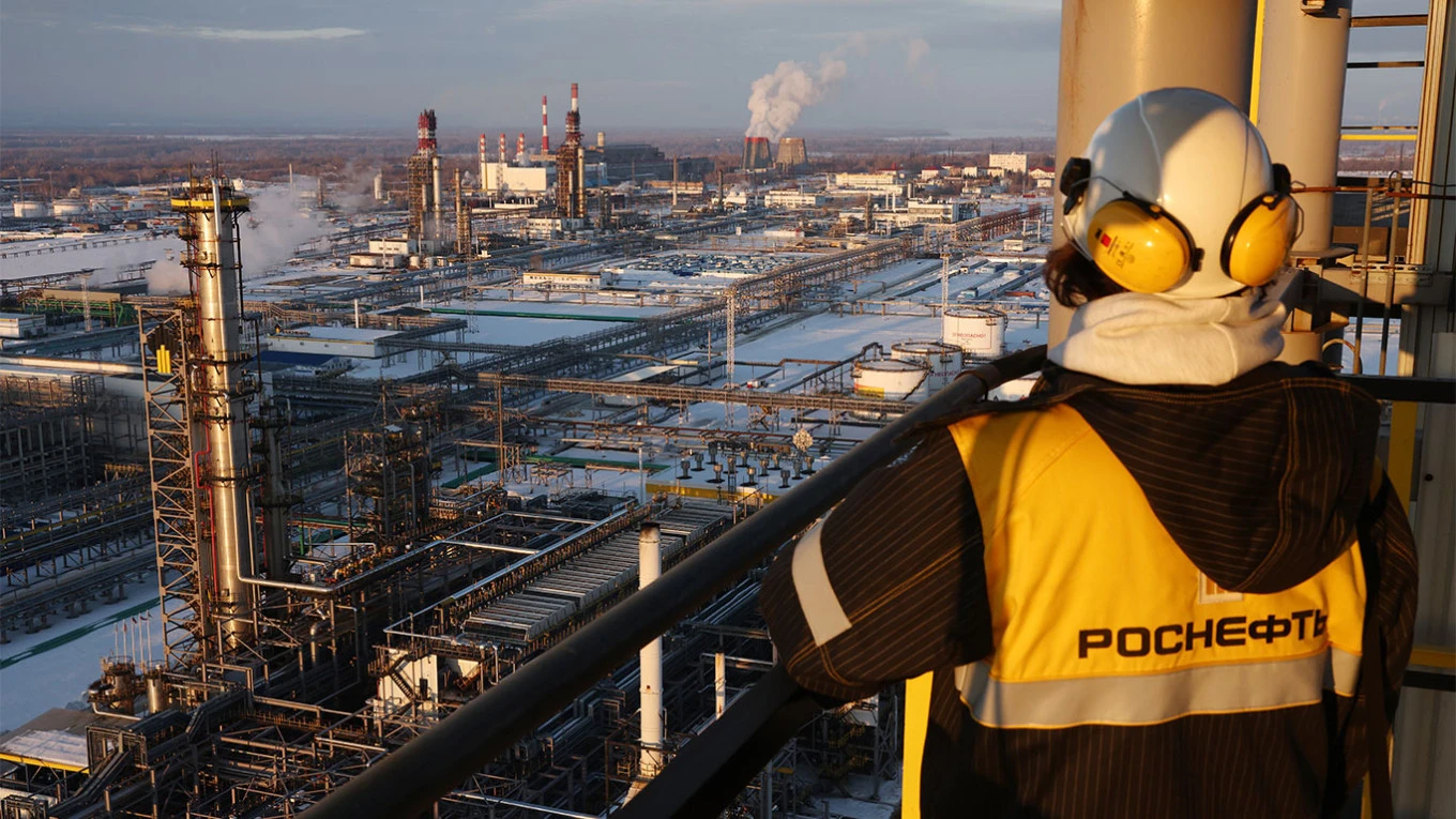 Financial Times Reveals $90 Billion Russian Oil Smuggling Network