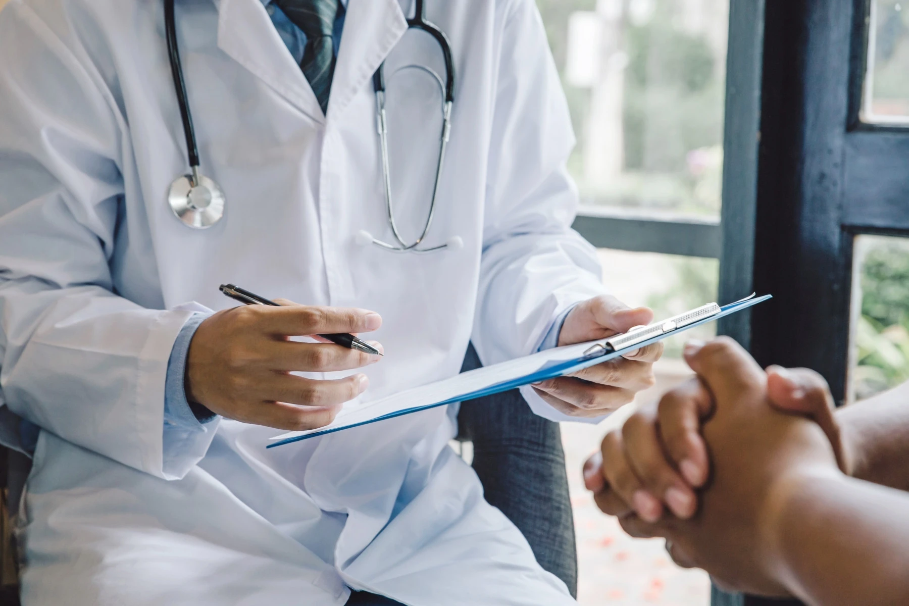 Color-blind patients face higher bladder cancer mortality risk