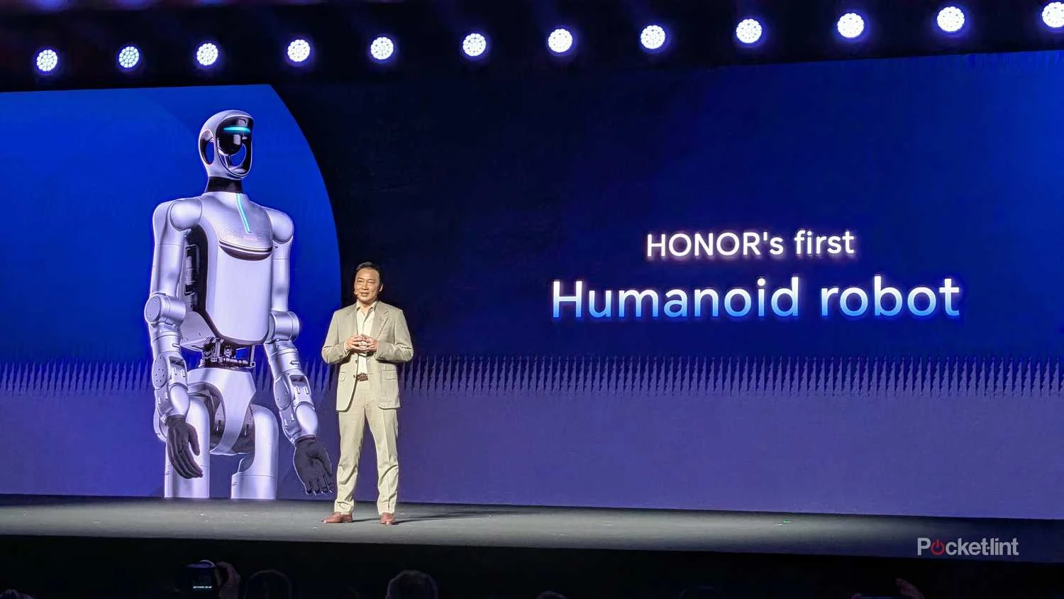 Honor Device Co. unveils humanoid robot and AI smartphone