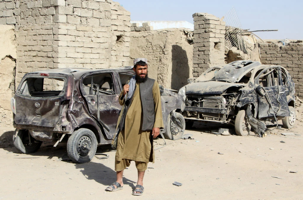 Pakistan airstrikes kill 28 militants in Afghanistan