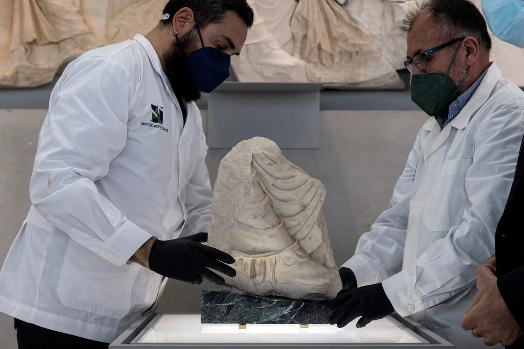 Greek Ministry Discovers Parthenon Fragment Off Kythira