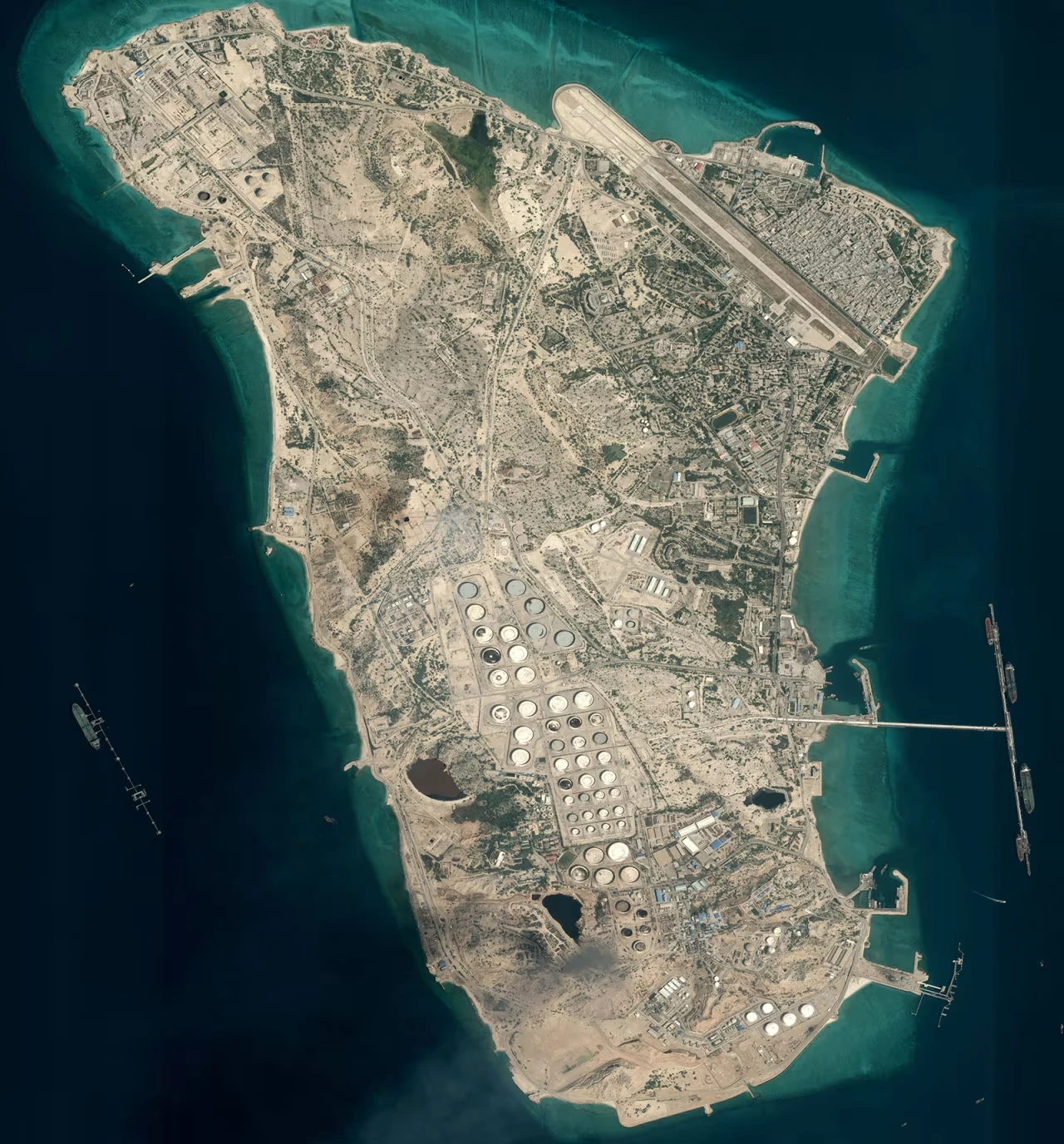 US Strikes Over 90 Iranian Targets on Kharg Island