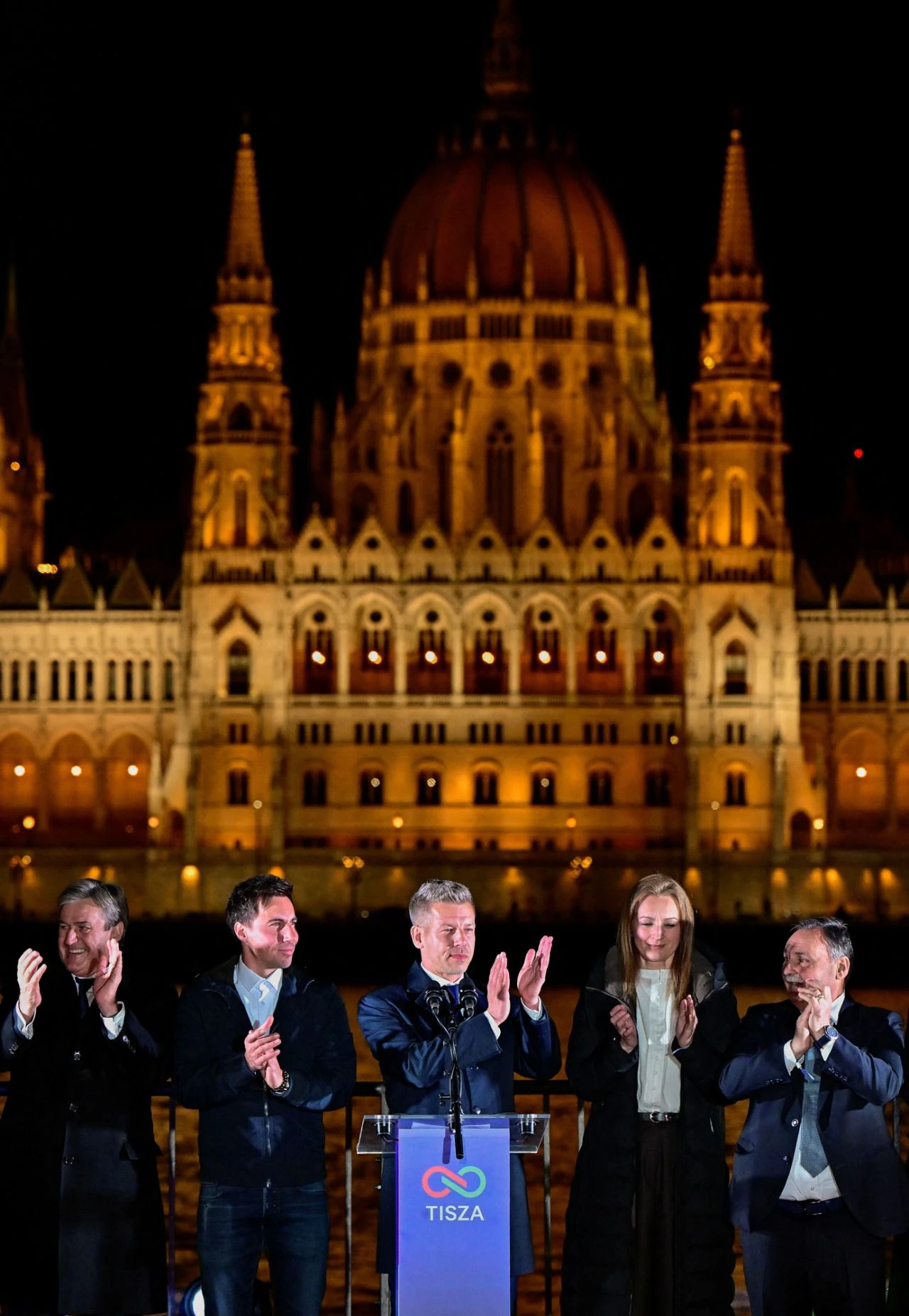Hungary proposes term limit to bar Orbán from office