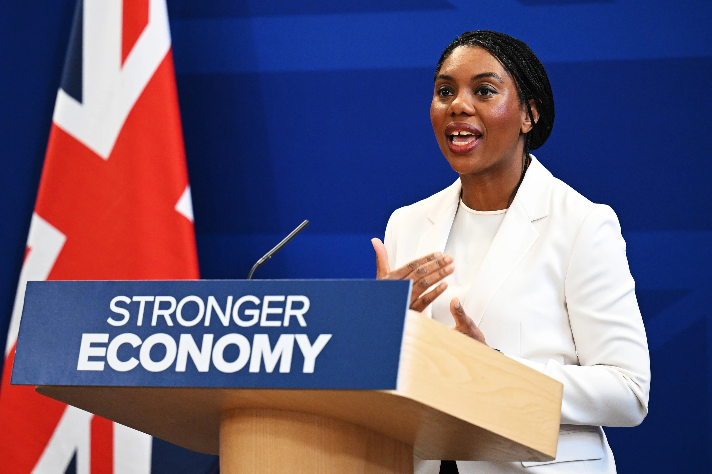 Badenoch proposes interest rate cuts for student loans