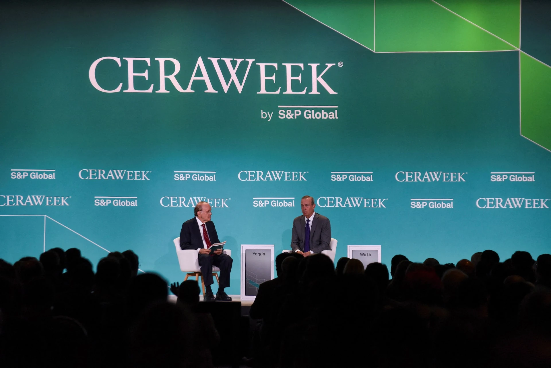 Energy Leaders Meet Amid Iran Conflict's Supply Threats