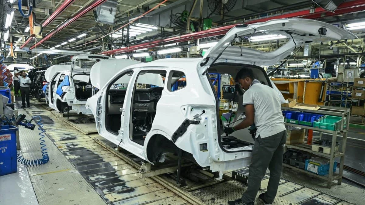Eurozone Composite PMI Declines, Signals Economic Contraction
