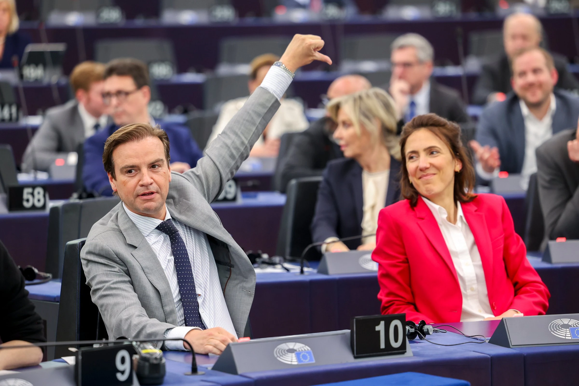 EPP Aligns with Far-Right on Controversial Migration Regulation