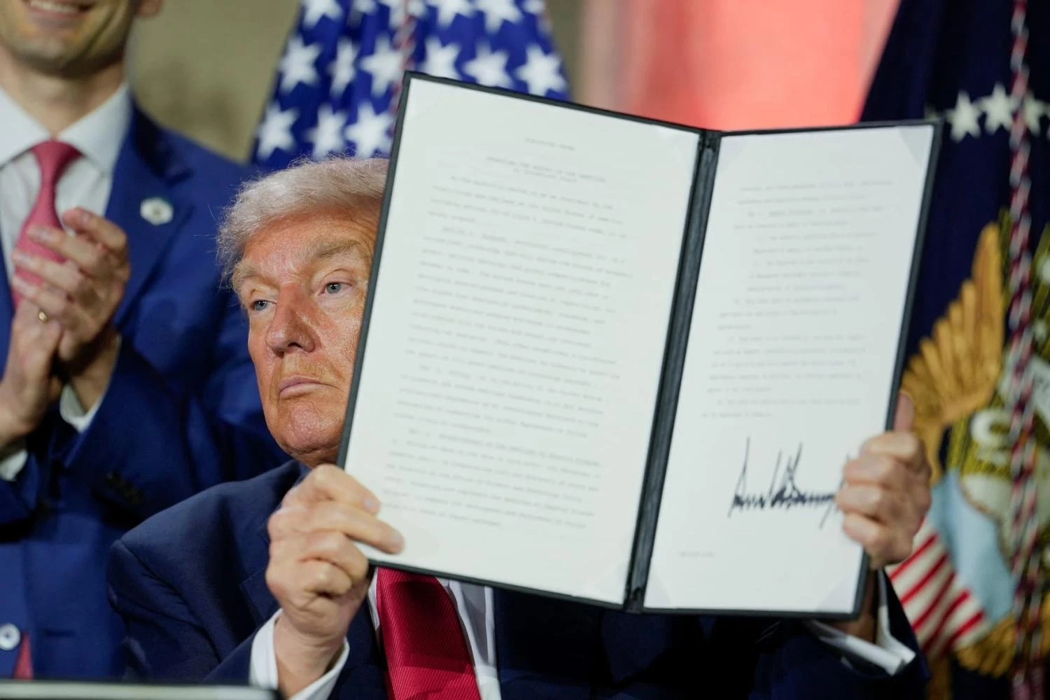 Governments Struggle to Regulate Rapidly Evolving AI