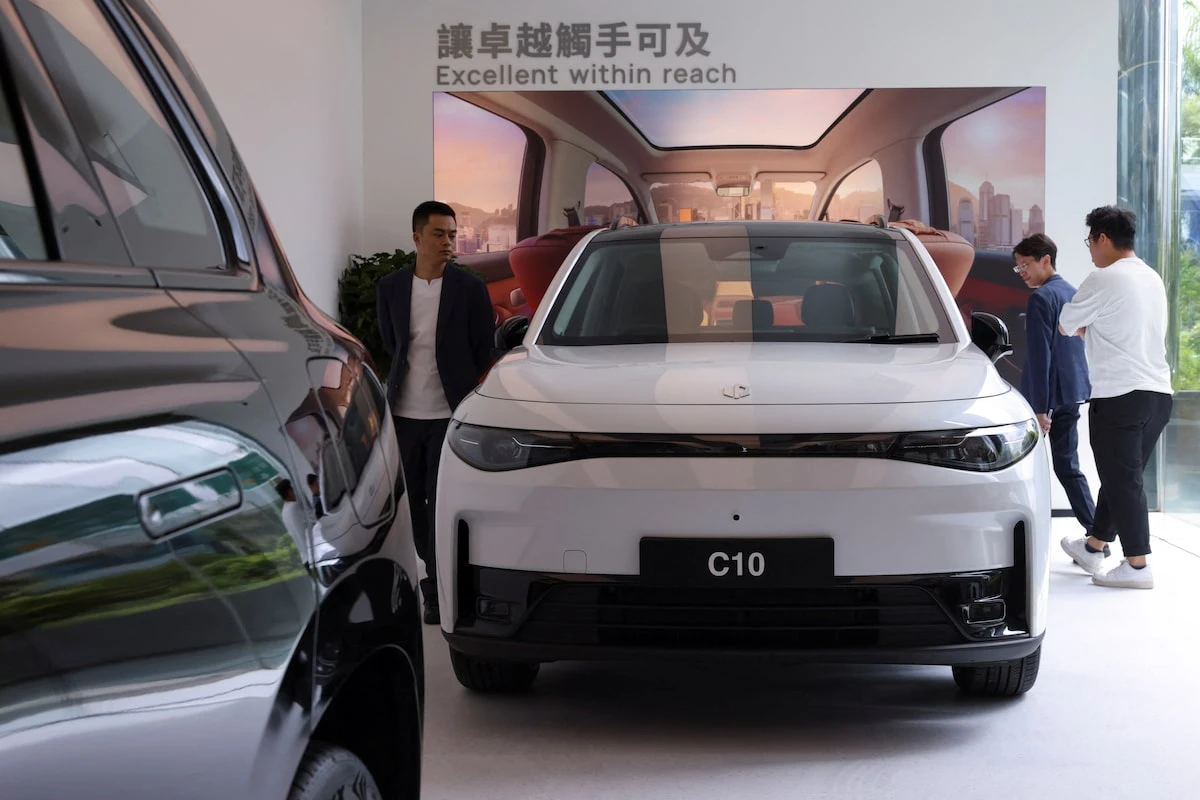 BYD vehicle sales plunge 41.1% in February