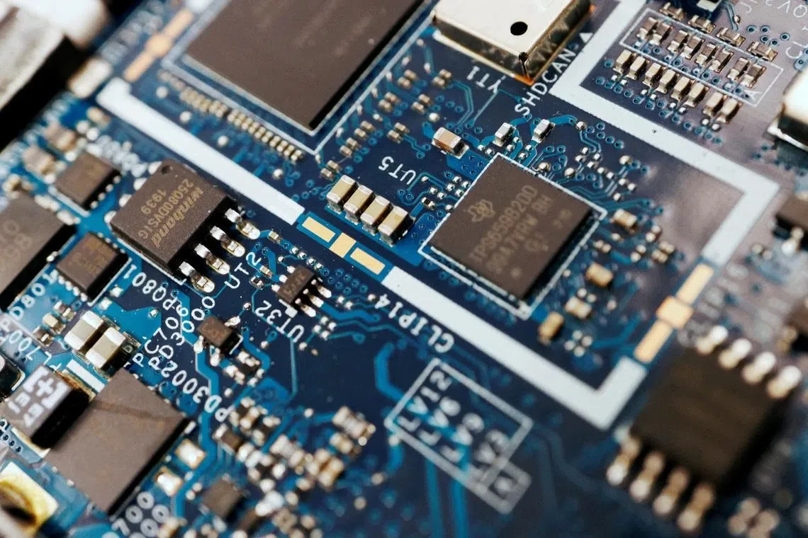 Tech Leaders Warn of Escalating Global Memory Chip Shortage