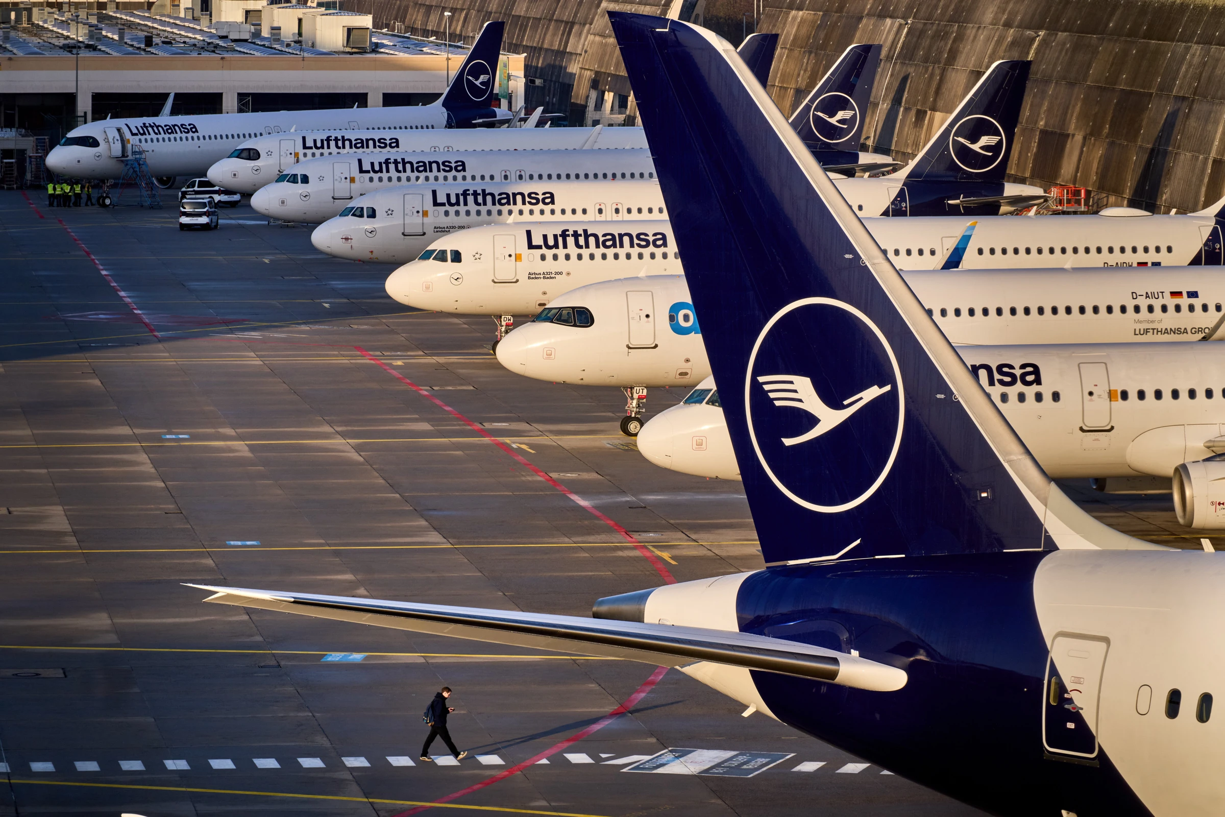 Lufthansa to Cut 20,000 Short-Haul Flights This Summer