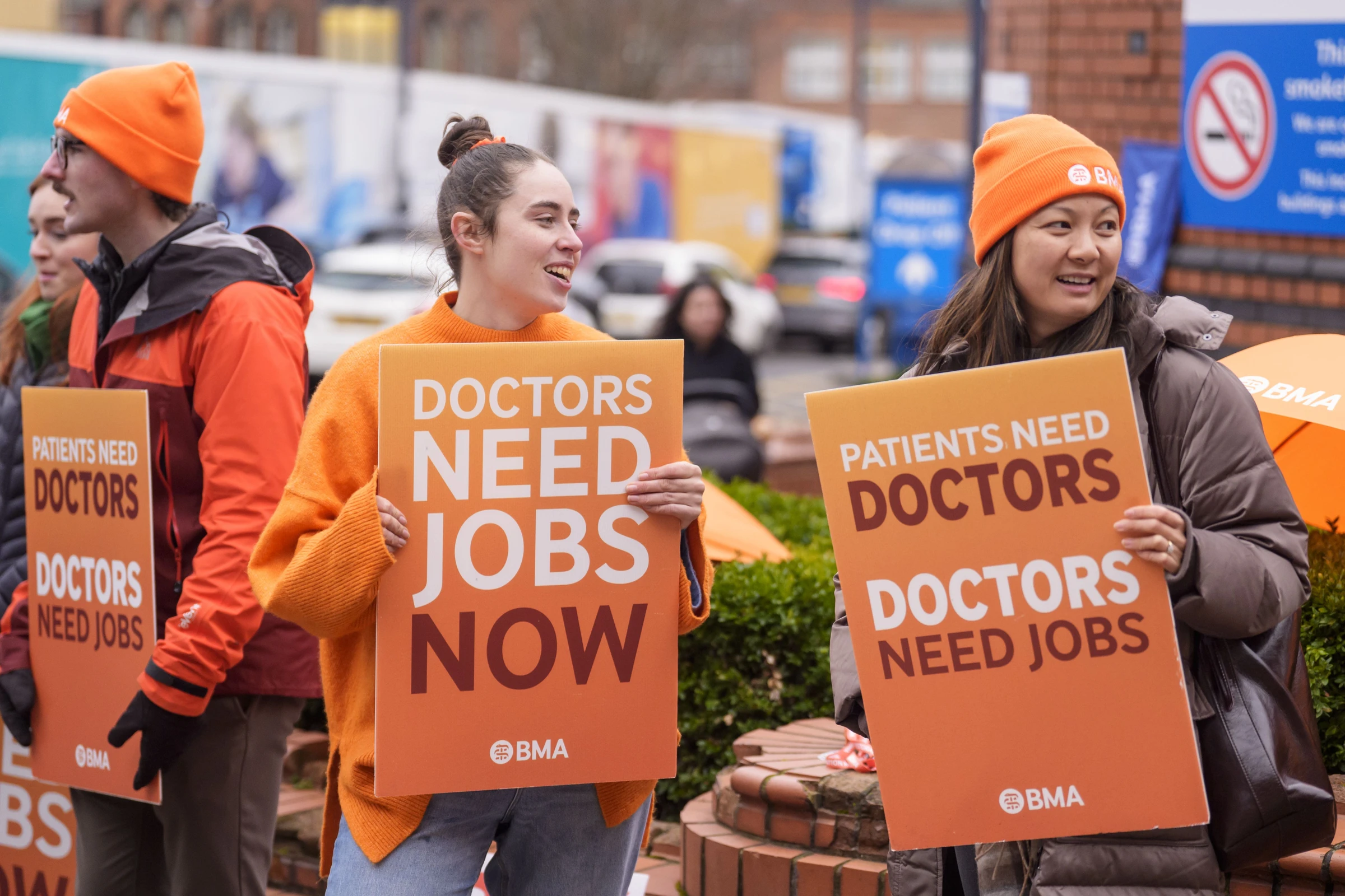 Resident Doctors in England Vote to Extend Strike Mandate